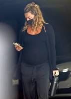 Margot Robbie out in Los Angeles - Oct 16 x7s6rda5bd