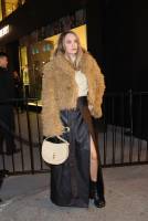 Cara Delevingne The NY Burberry Flagship Store reopening - Oct 16 57s6re9ceu
