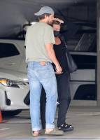 Margot Robbie out in Los Angeles - Oct 16 y7s6rd2ncy