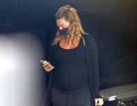 Margot Robbie out in Los Angeles - Oct 16 y7s6rd460q