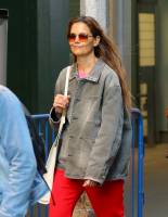 Katie Holmes going to Broadway in NYC - Oct 18 07s6u9v4oh
