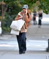 Katie Holmes out in NYC - Oct 19 p7s6x1gymj