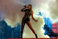 Taylor Swift performing The Eras Tour in Miami - Oct 18 q7s6u91q73