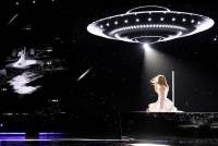Taylor Swift performing The Eras Tour in Miami - Oct 18 17s6u9of3j