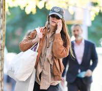 Katie Holmes out in NYC - Oct 19 k7s6x10dld
