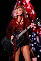 Taylor Swift performing The Eras Tour in Miami - Oct 18 j7s6u8sa0s