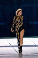 Taylor Swift performing The Eras Tour in Miami - Oct 18 d7s6u8pm6o