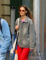 Katie Holmes going to Broadway in NYC - Oct 18 m7s6u9xzdm