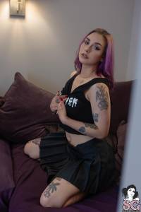 Eleonxrwild - Sick World - x54 h7sk8g2sxw