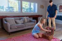 Bunny Madison & Parker Ambrose - Showing Her Mom My Best Moves - Jan 17 27sljckz0f