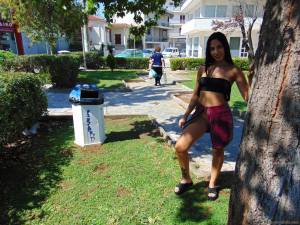 Teasing Greek Men Public Flash Gkazi w7smb2eibm