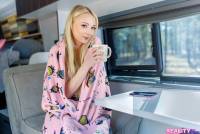Cecelia Taylor & Parker Ambrose - Unleashed In The Van - Feb 15 67sn7g724p