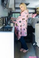 Cecelia Taylor & Parker Ambrose - Unleashed In The Van - Feb 15 p7sn7g6lz4