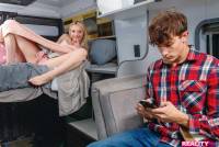 Cecelia Taylor & Parker Ambrose - Unleashed In The Van - Feb 15 z7sn7hbzft