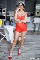 Desiree Dulce - Clean House, Dirty Mind - Apr 11 07sqgr2psp
