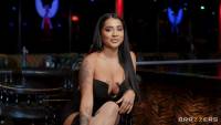 Yasmina Khan - Sloppy Public Bathroom Bang - Apr 22 57sqstcevs