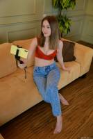[MetArt] Una - Yellow Velvet (x120) 05-05-2025 c7srm9gjdq