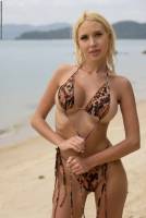 [Photodromm] Eugenia - Islands Beach (x50) 05-04-2025 s7srkpd5zy