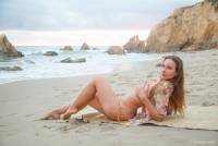 [Cosmid] Vassanta Strips On The Beach (x132) 06-05-2025  j7st2nweav