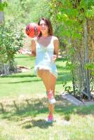 Ariana Has Fun e7sur4xhga
