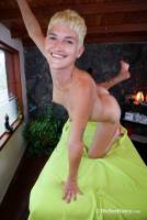 [WeAreHairy] Gloria M strips naked by her mirror (x113) 07-10-2025  47sutdinjo